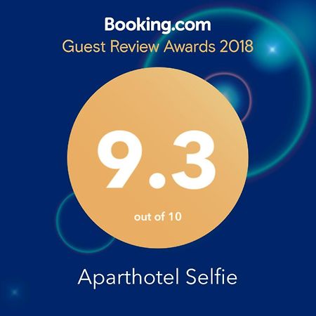 Aparthotel Selfie バトゥーミ エクステリア 写真