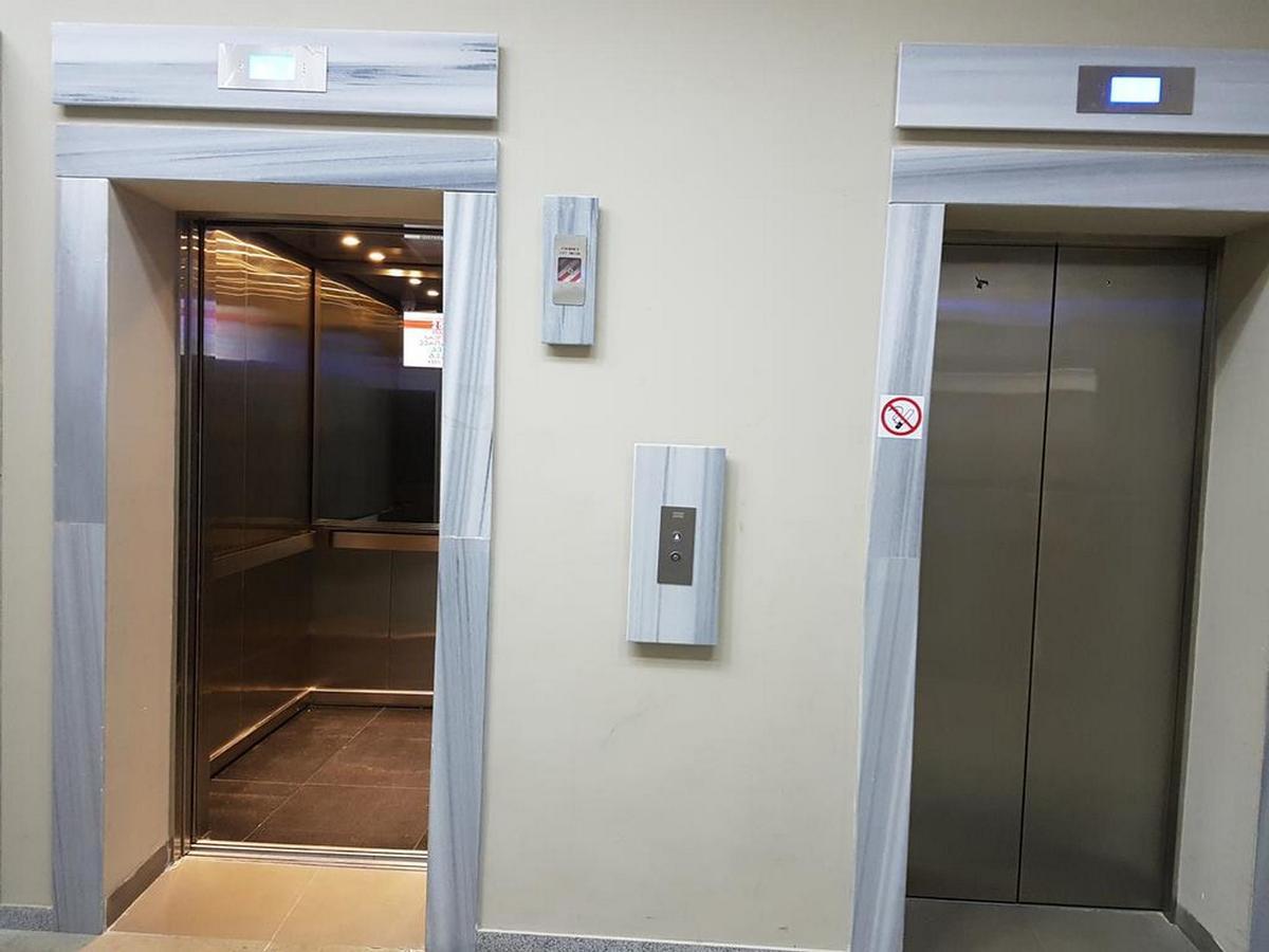 Aparthotel Selfie バトゥーミ エクステリア 写真