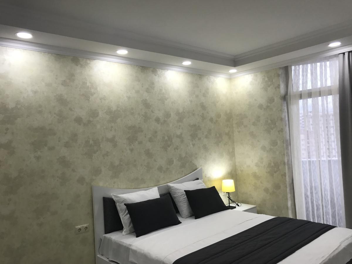 Aparthotel Selfie バトゥーミ エクステリア 写真