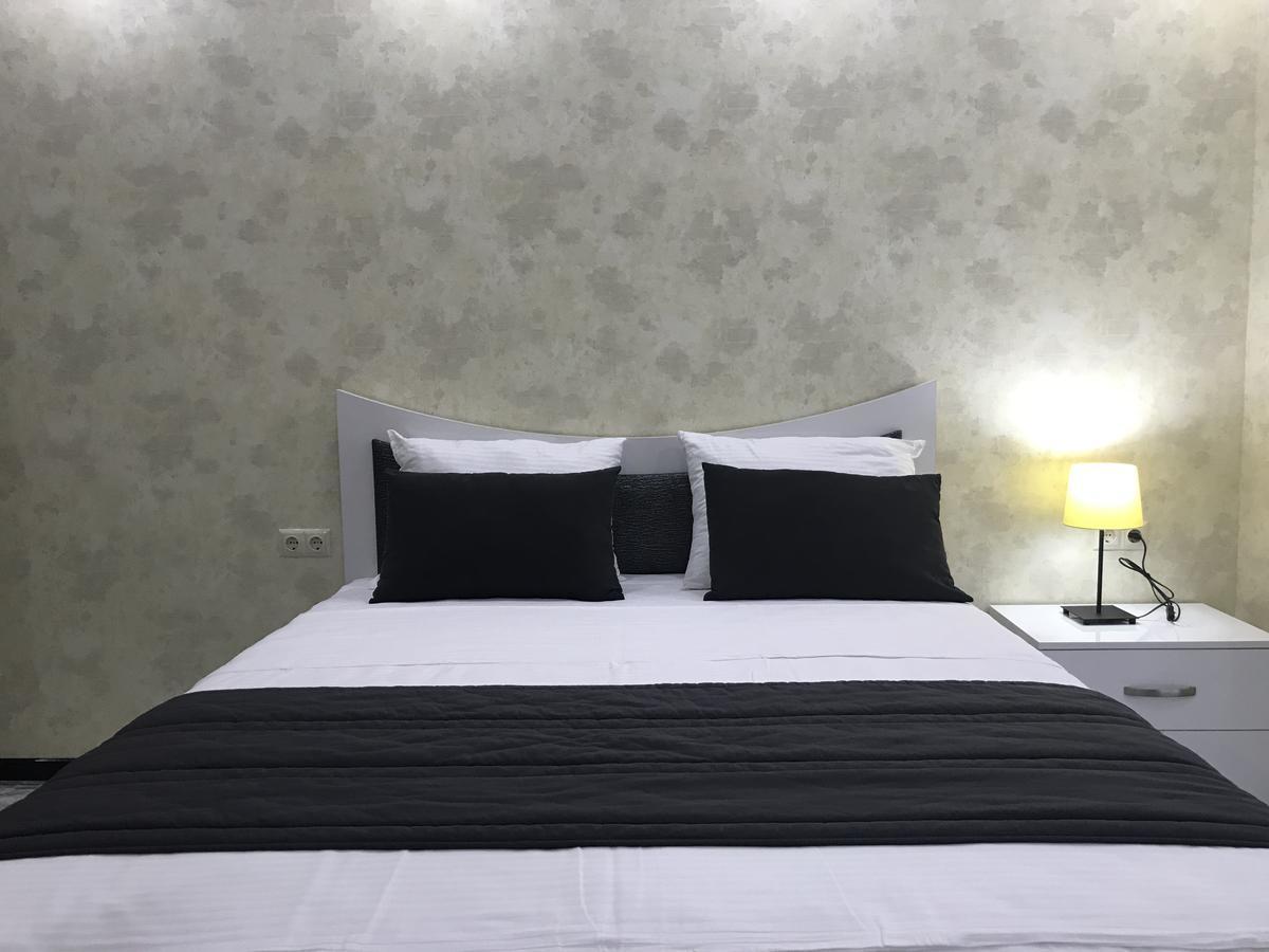 Aparthotel Selfie バトゥーミ エクステリア 写真