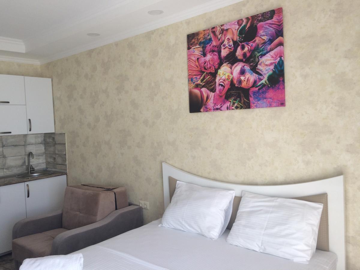Aparthotel Selfie バトゥーミ エクステリア 写真