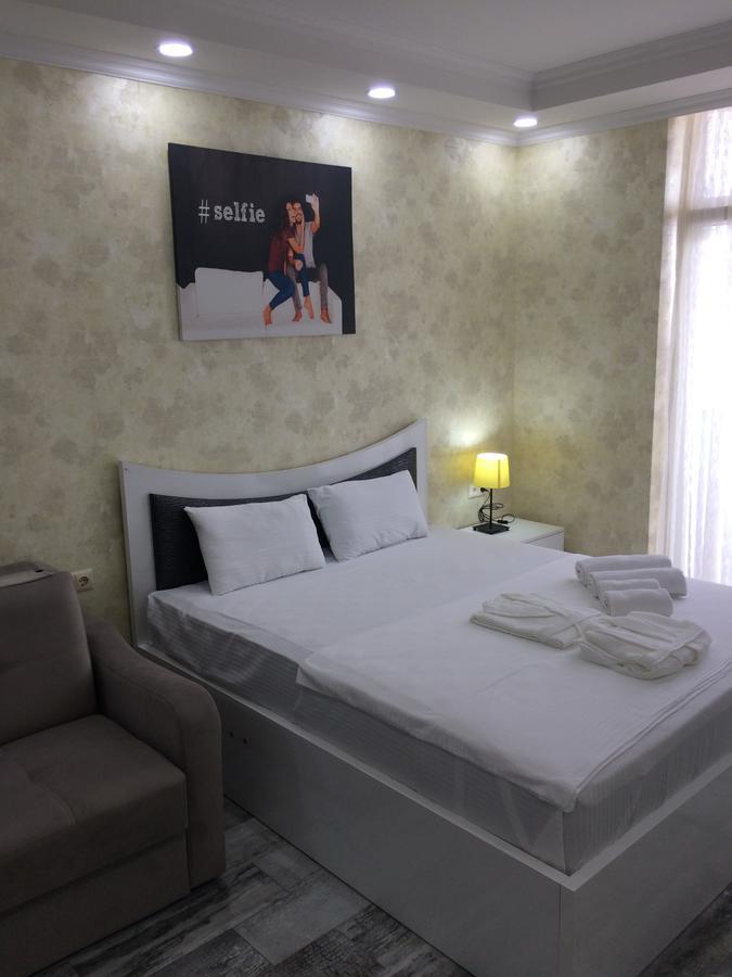 Aparthotel Selfie バトゥーミ エクステリア 写真