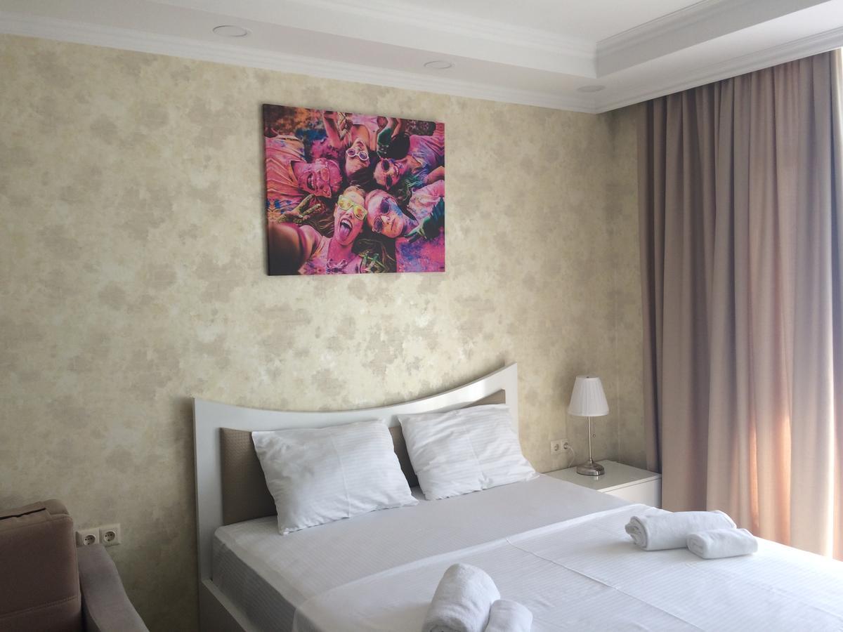 Aparthotel Selfie バトゥーミ エクステリア 写真