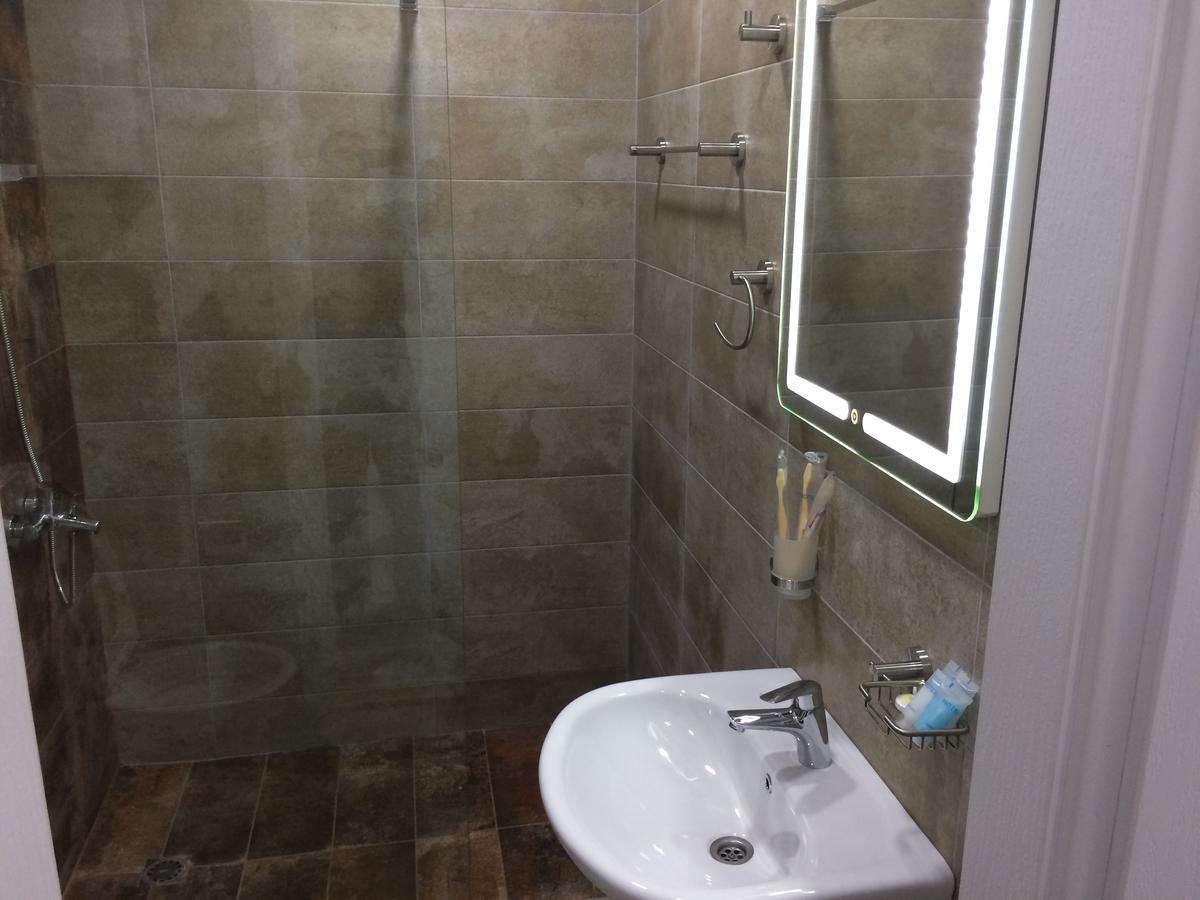 Aparthotel Selfie バトゥーミ エクステリア 写真